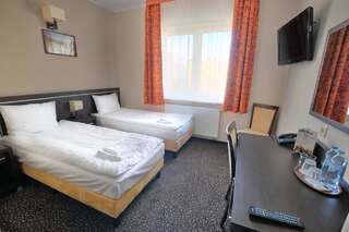 Отель Hotel Martex Плоньск Двухместный номер Делюкс с 1 кроватью или 2 отдельными кроватями-4