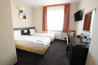 Отель Hotel Martex Плоньск Двухместный номер Делюкс с 1 кроватью или 2 отдельными кроватями-1